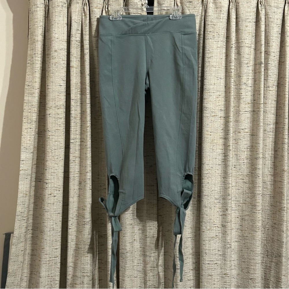Free People Movement Turnout Yoga Capri Leggings - Small